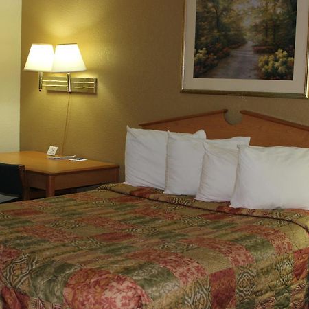 Americas Best Value Inn Grand Forks Exteriör bild
