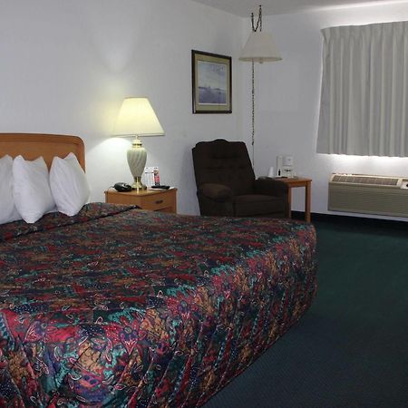 Americas Best Value Inn Grand Forks Exteriör bild