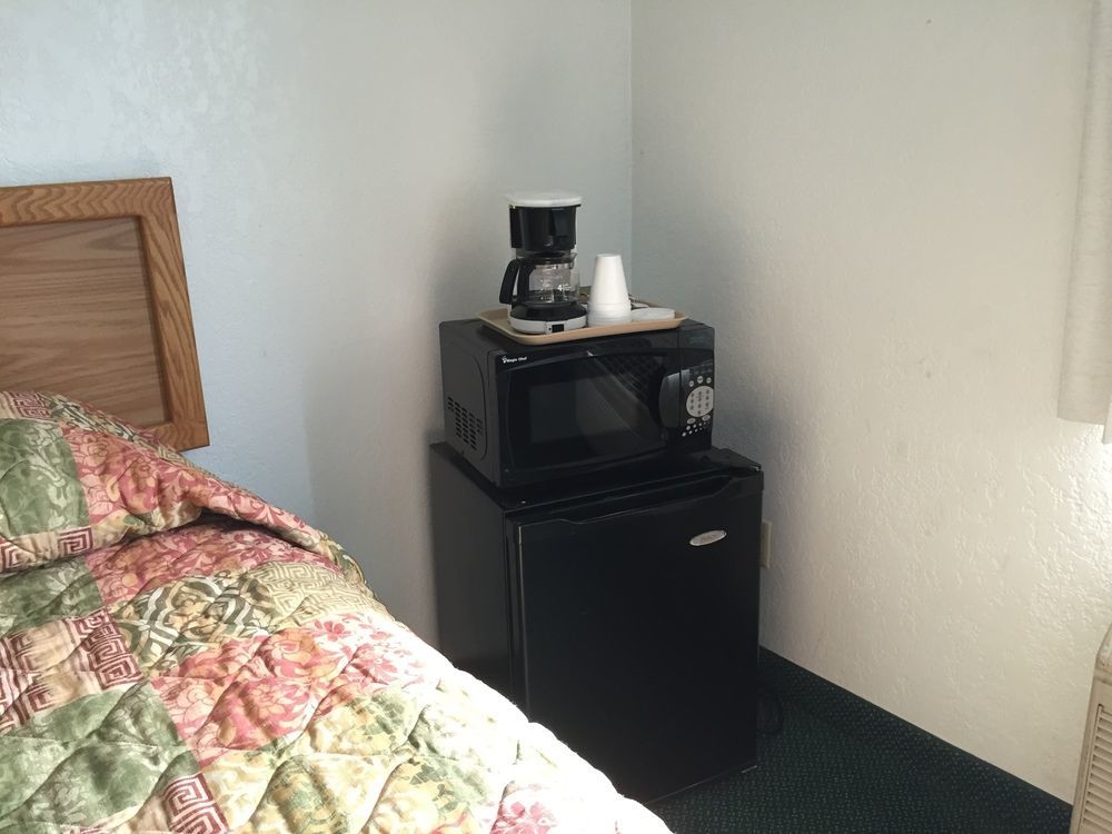 Americas Best Value Inn Grand Forks Exteriör bild