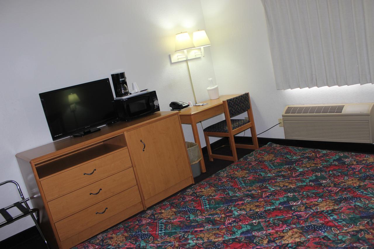 Americas Best Value Inn Grand Forks Exteriör bild