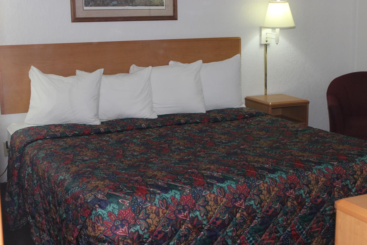Americas Best Value Inn Grand Forks Exteriör bild