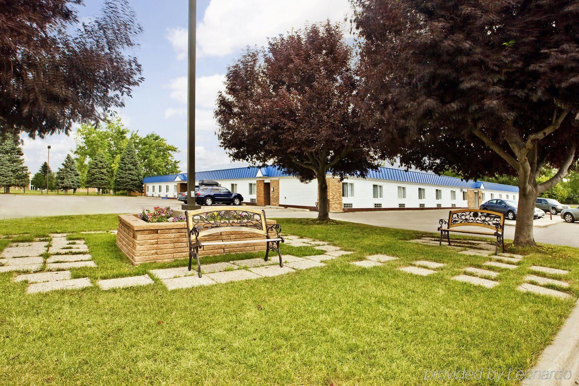Americas Best Value Inn Grand Forks Exteriör bild