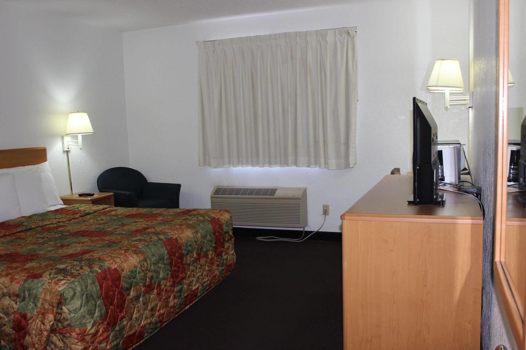 Americas Best Value Inn Grand Forks Exteriör bild