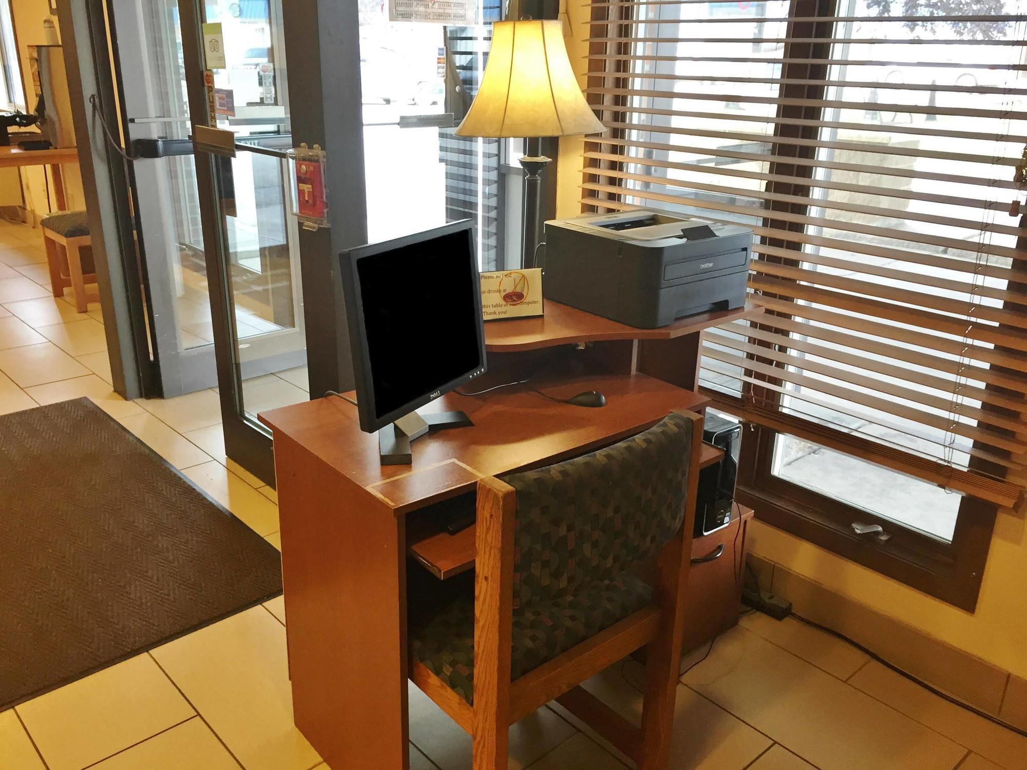 Americas Best Value Inn Grand Forks Exteriör bild