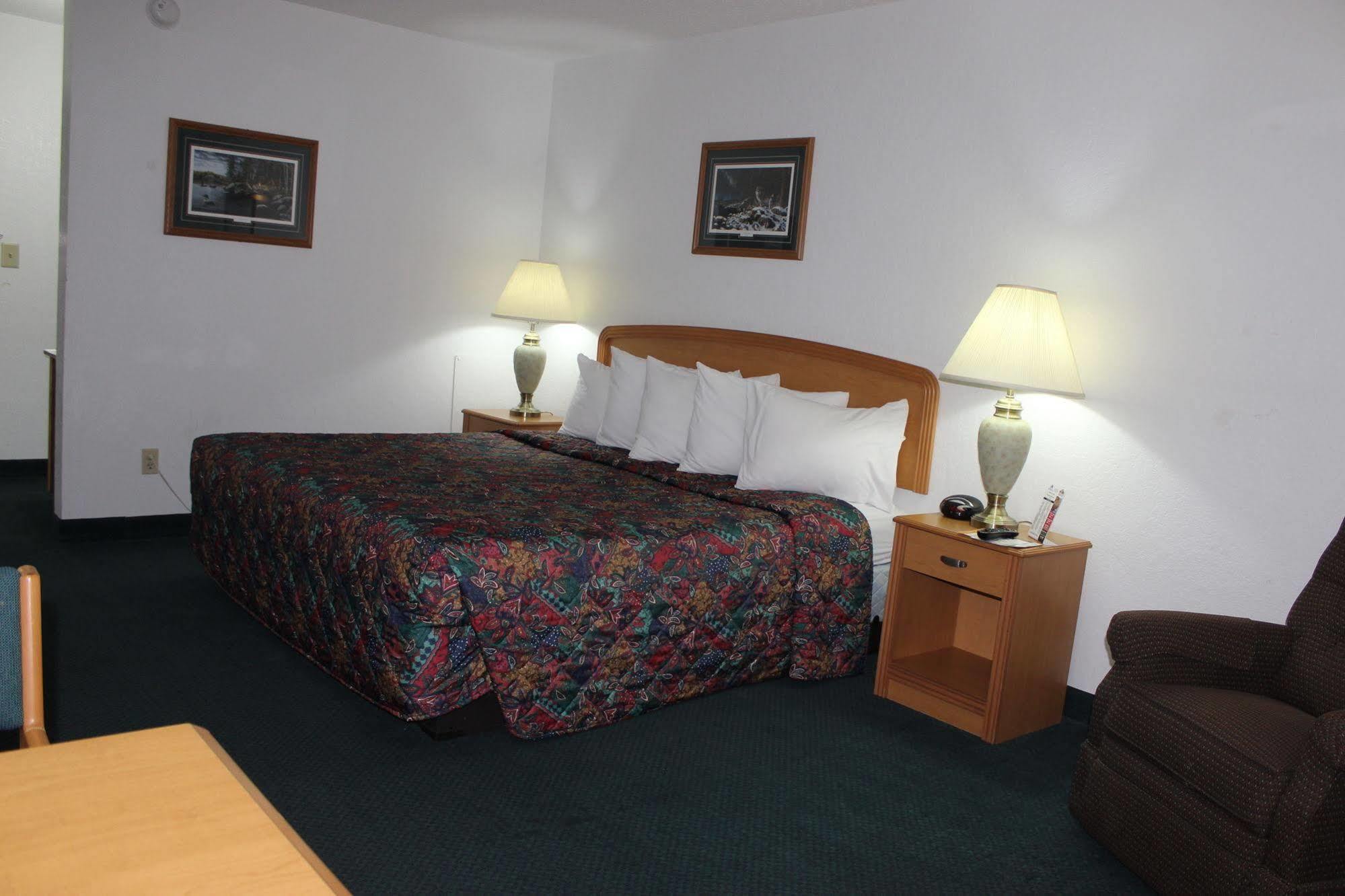 Americas Best Value Inn Grand Forks Exteriör bild