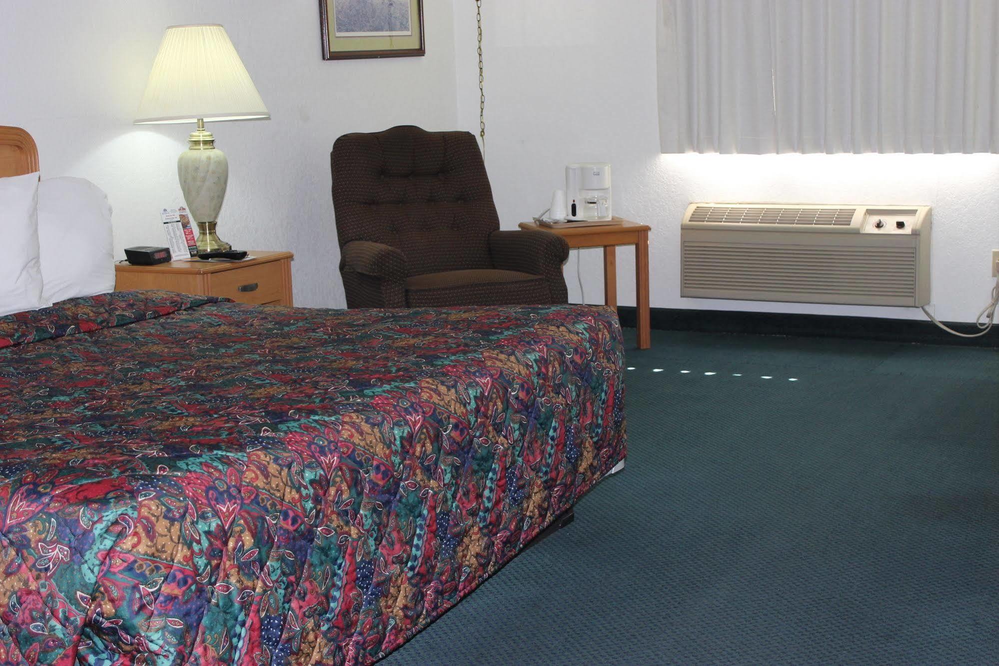 Americas Best Value Inn Grand Forks Exteriör bild