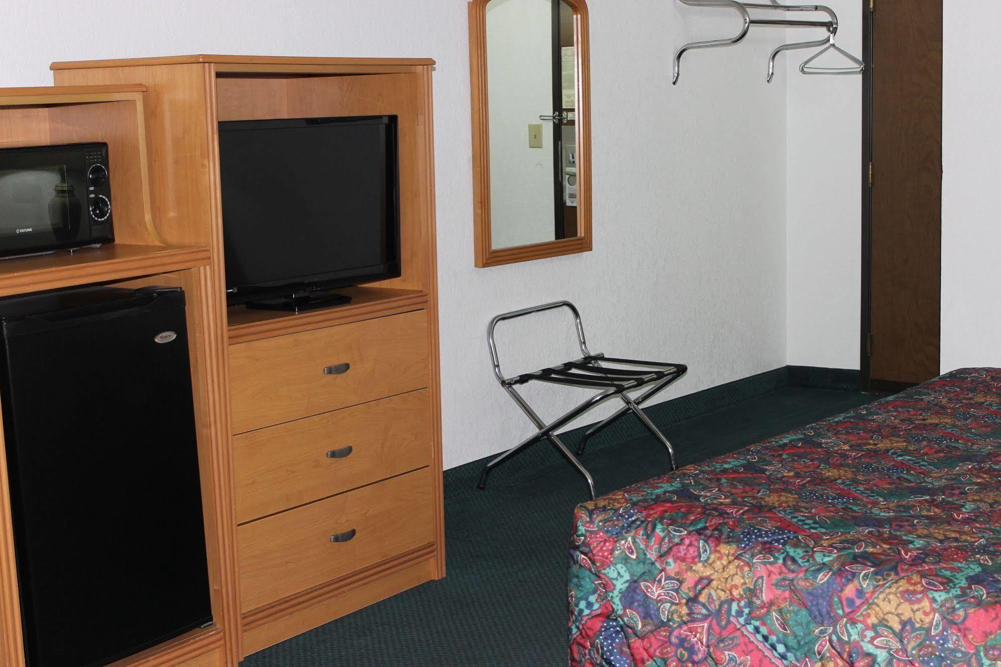 Americas Best Value Inn Grand Forks Exteriör bild