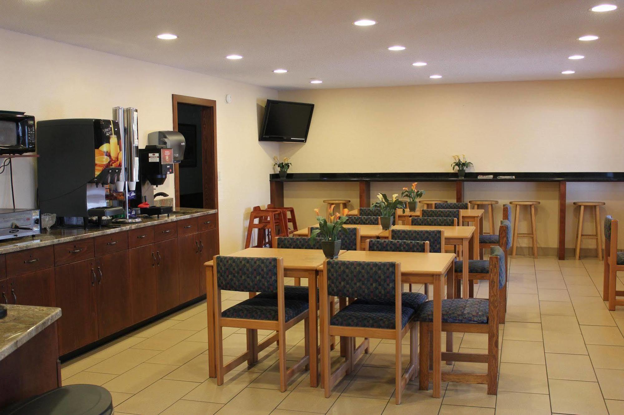 Americas Best Value Inn Grand Forks Exteriör bild